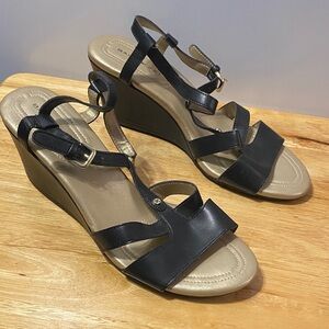 Bandolino Black and Tan Wedge Sandals